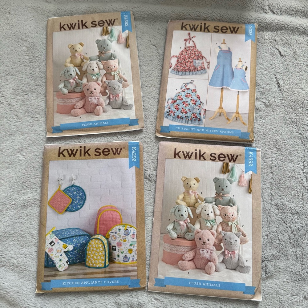 Lot of 4 Kwik Sew Sewing Patterns Plush Animals2 , Aprons, Kitchen Covers Uncut
